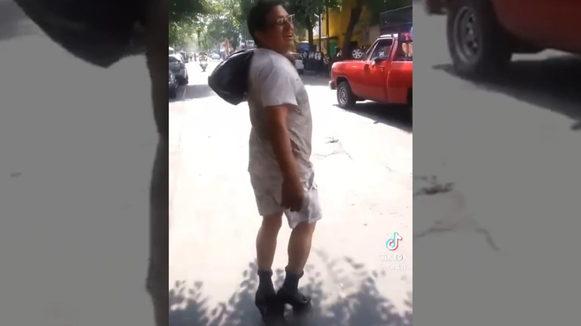 Apostó en contra del América y tuvo que salir en tacones a la calle