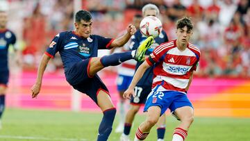 07-09 Granada CF-RC Deportivo correspondiente a la jornada 4 de la Liga Hypermotion (Segunda División) disputado en el Estadio Nuevo los Carmenes. En la imagen Pablo Martinez (RC Deportivo) y Pablo Saenz (Granada CF)