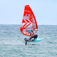 Blanca Alabau vuelve a batir el récord de velocidad en wind foil: 31,66 nudos