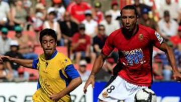 <b>GIMNÀSTIC 0 - CÁDIZ 2</b>. El Cádiz se aferra a la permanencia y complica la vida al Nàstic.