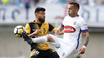 Futbol, Deportes Melipilla vs Coquimbo Unido
 Fecha 28, campeonato Nacional de primera B 2018
 El jugador de Deportes Melipilla Fernando Meneses, derecha, disputa el balon con Francisco Ayala de Coquimbo Unido durante el partido de primera division B realizado en el estadio Bicentenario de La Florida en Santigo de Chile.
 27/10/2018
 Andres Pina/Photosport
 
 Football, Deportes Melipilla vs Coquimbo Unido, campeonato 2018
 28th date, First B National Championship 2018
 Deportes Melipilla&#039;s player Fernando Meneses, right, battles for the ball against Francisco Ayala of Coquimbo Unido during the first division B football match held at the Bicentenario La Florida stadium in Santiago, Chile.
 27/10/2018
 Andres Pina/Photosport