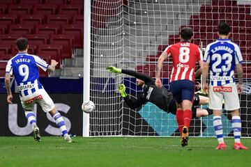 Oblak para el penalti a Joselu. 