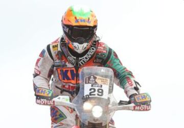 La piloto española Laia Sanz de Honda en acción hoy, viernes 16 de enero de 2015, durante la etapa doce del Rally Dakar 2015, entre Río Hondo y Rosario (Argentina).