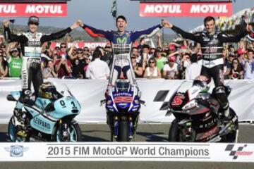 Los campeones: Danny Kent de Moto3, Jorge Lorenzo de MotoGP y Johann Zarco de Moto2.