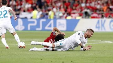 Ramos y Salah en la final de Kiev. 