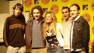 La Oreja de Van Gogh during MTV Europe Music Awards 2001 - Press Room at Festhalle in Frankfurt, Germany. (Photo by Toni Anne Barson Archive/WireImage)