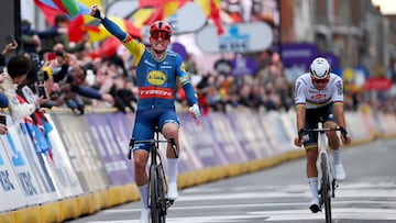 Pedersen saca de punto a Van der Poel en un gran trabajo del Lidl-Trek