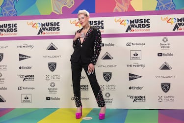 Kunno posa a su llegada a la alfombra roja. 

 