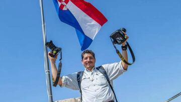 Luka Modric y Mario Mandzukic dan regalos a Yuri Cortez