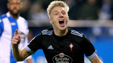 El centrocampista danés del Celta de Vigo, Daniel Wass, celebra tras marcar el primer gol del partido correspondiente a la jornada 17 de LaLiga Santander que enfrentó esta tarde en Riazor al Deportivo de La Coruña y al Celta de Vigo.