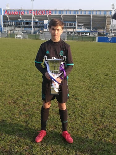 Febrero de 2018. Gonzalo celebra el título en el Torneo Internacional de Auxerre, donde el Real Madrid se proclamó campeón tras vencer 2-1 al equipo local en la final. Un hito que marcó su proyección en el fútbol base.