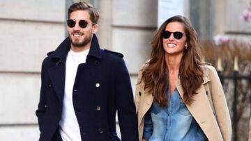 El futbolista Kevin Trapp y la modelo brasile&ntilde;a Izabel Goulart paseando de la mano.