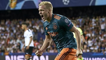 Van de Beek rules out move to Real Madrid in January