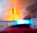 Las imágenes del incendio del histórico edificio de la Bolsa de Copenhague