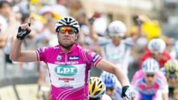<b>NUEVO LÍDER.</b> Alesandro Petacchi ganó su segunda etapa al sprint y además se hizo con la maglia rosa, que estaba en manos de Cavendish