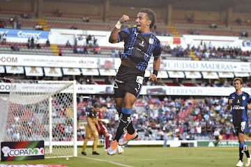 El atacante brasileño lleva años demostrando su calidad y en este torneo no fue la excepción. Logró ocho tantos a lo largo de las 17 jornadas y fue clave para que los Gallos alcanzaran Liguilla MX. Ante Cruz Azul, las esperanzas de los queretanos pasarán por sus botines, aunque tendrá que eludir a defensores como Pablo Aguilar o Julio César Domínguez.