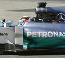 Lewis Hamilton no tiene rivales en el primer día de Montmeló