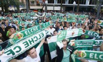 La ciudad de Elche sale a la calle a celebrar el ascenso a primera divisin.