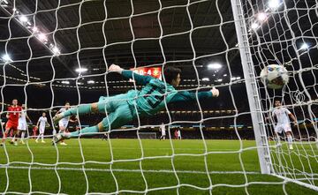 1-4. Sam Vokes marcó el primer gol.