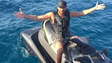 Benzema, ajeno a la Euro, disfruta en Saint-Tropez