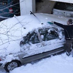 Cómo quitar la nieve y el hielo del coche sin dañar la luna, la pintura y el parabrisas