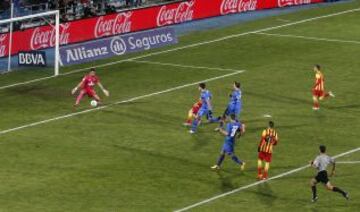 Codina acertó en parar el tiro a Messi que tuvo el tercer gol en sus botas.