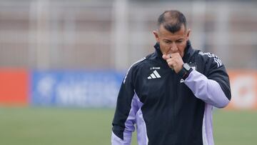 El conflicto en el directorio de Blanco y Negro alarga estadía de Almirón en Colo Colo: esto ocurrió