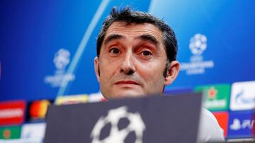 Soccer Football - Champions League - FC Barcelona Press Conference - Ciutat Esportiva Joan Gamper, Barcelona, Spain - December 10, 2018 Barcelona coach Ernesto Valverde during the press conference REUTERS/Albert Gea