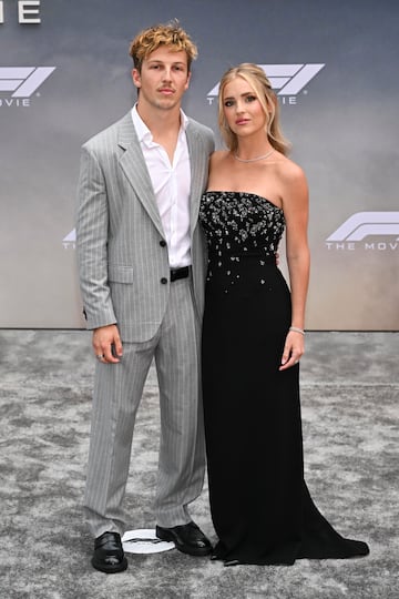 Liam Lawson y Hannah St. John posan en la alfombra roja del preestreno de 'F1: La pel¨ªcula' celebrado en la ciudad de Nueva York.