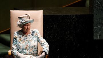 FILE PHOTO: Britain's Queen Elizabeth waits to address the United Nations General Assembly at U.N. headquarters in New York, July 6, 2010.  REUTERS/Mike Segar/File Photo