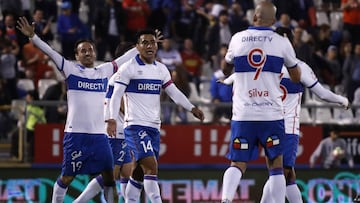 F&uacute;tbol, Universidad Catolica vs Deportes Iquique.
 Campeonato de Transici&oacute;n 2017.
 El jugador de Universidad Catolica Santiago Silva  celebra con sus compa&ntilde;eros despues de convertir un gol contra Deportes Iquique durante el partido de