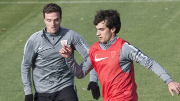 Lekue con Eraso, en el entrenamiento de ayer. 