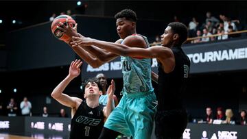 Mohamed Dabone en el partido de la Euroliga junior ante el Overtime Elite.