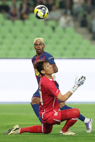 Lambine Yamal FC Barcelona na ação durante um amigável pré -verião entre o FC Barcelona e o Daegu FC.