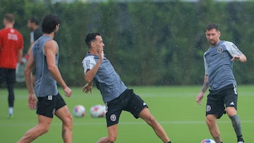 Tomás Avilés nutmegs Sergio Busquets in Inter Miami training