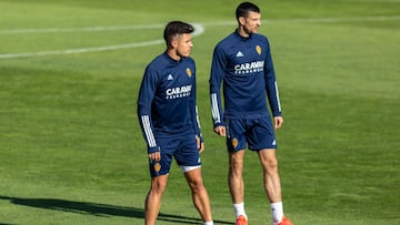 Narv&aacute;ez y Vuckic, durante un entrenamiento del Real Zaragoza.