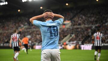 Manchester City's Argentinian striker #19 Julian Alvarez reacts after failing to score during the English League Cup third round football match between Newcastle United and Manchester City at St James' Park in Newcastle-upon-Tyne, north east England on September 27, 2023. (Photo by Oli SCARFF / AFP) / RESTRICTED TO EDITORIAL USE. No use with unauthorized audio, video, data, fixture lists, club/league logos or 'live' services. Online in-match use limited to 120 images. An additional 40 images may be used in extra time. No video emulation. Social media in-match use limited to 120 images. An additional 40 images may be used in extra time. No use in betting publications, games or single club/league/player publications. / 