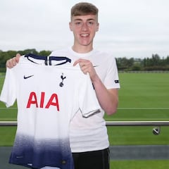 El Tottenham ficha 517 días después: llega Jack Clarke