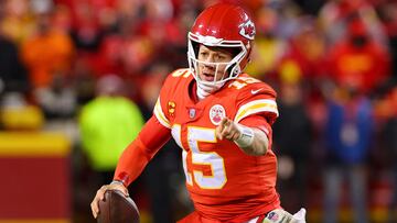 KANSAS CITY, MISSOURI - JANUARY 29: Patrick Mahomes #15 of the Kansas City Chiefs scrambles against the Cincinnati Bengals during the fourth quarter in the AFC Championship Game at GEHA Field at Arrowhead Stadium on January 29, 2023 in Kansas City, Missouri.   Kevin C. Cox/Getty Images/AFP (Photo by Kevin C. Cox / GETTY IMAGES NORTH AMERICA / Getty Images via AFP)