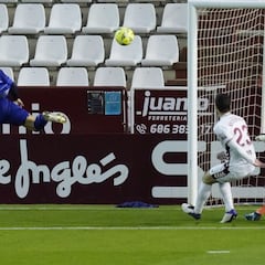 Xisco saca al Alcorcón del descenso y despide al Alba