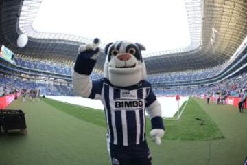Una fiesta se vivió en la inauguración del nuevo estadio del Monterrey.
