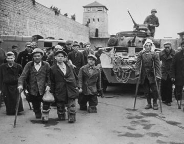 El campo de concentracin de Mauthausen fue un grupo de campos de concentracin nazis situados en torno a la peque?a empresa y cantera, de la poblacin de Mauthausen en Austria, a unos 20 km de Linz. Al principio haba un solo campo en Mauthausen, pero con el tiempo se expandi hasta convertirse en uno de los complejos de campos de concentracin ms grandes de la zona nazi de Europa. La mayora de refugiados espa?oles fueron enviados a este campo de concentracin. Se estima que fallecieron en este lugar al menos 95.000 personas.