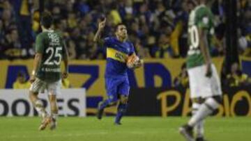 Carlos T&eacute;vez celebra un gol en el encuentro de Copa Libertadores entre Boca Juniors y Deportivo Cali disputado en La Bombonera.