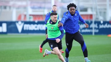Boyomo, junto a Barja, durante un entrenamiento.
