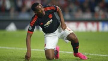Fichajes como el del adolescente Anthony Martial, por el que el Manchester United pagará alrededor de 80 millones de euros, no serán posibles si se aprueba el paquete de medidas presentado por Fifpro.