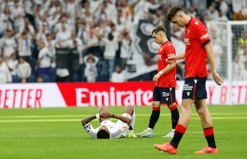 Rodrygo se echó tocándose en la zona del muslo izquierdo. Se tuvo que marchar del encuentro entre lágrimas.