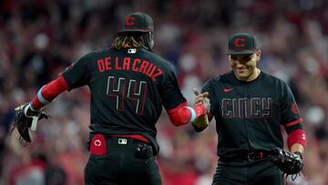 CINCINNATI, OHIO - JUNE 23: Elly De La Cruz #44 and Joey Votto #19 of the Cincinnati Reds celebrate after beating the Atlanta Braves 11-10 at Great American Ball Park on June 23, 2023 in Cincinnati, Ohio. Dylan Buell/Getty Images/AFP (Photo by Dylan Buell / GETTY IMAGES NORTH AMERICA / Getty Images via AFP)