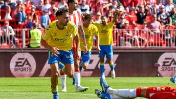 ALMERÍA, 28/10/2023.- El centrocampista de la U.D. Las Palmas Munir El Haddadi, celebra su gol durante el partido de la jornada 11 de LaLiga EA Sports contra el Almería, que disputan este sábado en el Power Horse Stadium de Almería. EFE / Carlos Barba