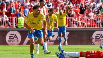 ALMERÍA, 28/10/2023.- El centrocampista de la U.D. Las Palmas Munir El Haddadi, celebra su gol durante el partido de la jornada 11 de LaLiga EA Sports contra el Almería, que disputan este sábado en el Power Horse Stadium de Almería. EFE / Carlos Barba
