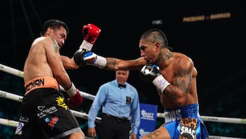 Momento en que Pacquiao esquiva un recto de Barrios.